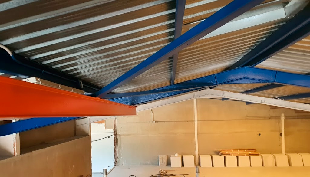 Pintura intumescente aplicada sobre perfiles metálicos